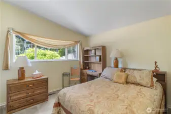 2nd bedroom