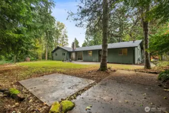 The backyard can host your barbecues, gardening, or play. There’s room for everyone to spread out and enjoy the outdoors. Imagine creating your own backyard retreat or entertaining under the stars.