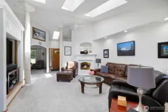 Another view of the livingroom from the kitchen area.