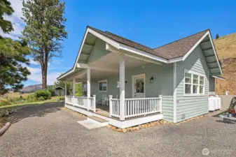 This would be the perfect weekend getaway, VRBO or full time residence...come live on the sunny side of the mountains!