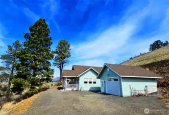 This charming newer build home nestles high on the hills that overlook beautiful Swauk Valley off Bettas Road in Cle Elum. Enjoy amazing sunrises and sunsets while hanging loose on your covered front porch deck. This home would be the perfect getaway from the hustle and bustle of city life. You feel so far out, yet only minutes to Cle Elum or Ellensburg.