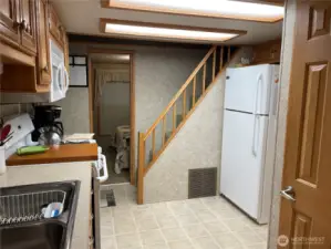 Lots of room in the kitchen