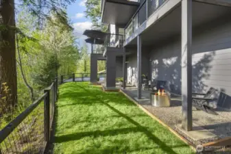Side Yard Fenced In