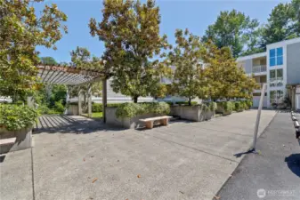 The unit is the top floor on the right. Step out the front door & you are r overlooking the courtyard.  Come on down to the courtyard entrance and find yourself on the walking  path along the Sammamish river.