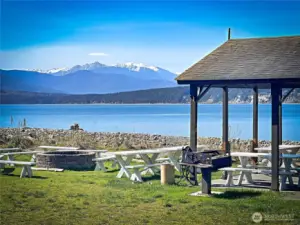 Lovely place to walk, picnic, sunbathe, etc.