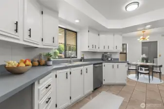 Spacious Kitchen with Double ovens