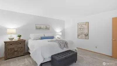 Primary suite with walk-in closet & attached 5-piece bathroom