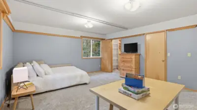 Huge 2nd bedroom