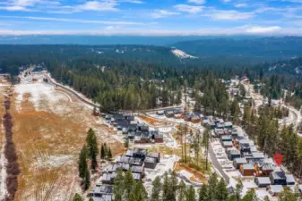 Perfectly located along the miles of biking and walking trails that connect the Suncadia resort.