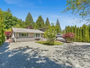 Circular Drive w/new Gravel for Plenty of Parking and RV Parking!