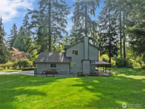 Feels Like You are in the Woods ~ Yet Close to Woodinville & Snohomish!