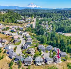 Located on a private Cul-de-sac high on the point. Very secluded and private!