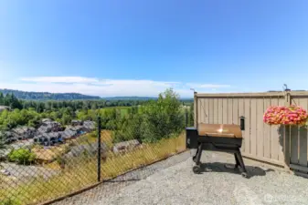 Extra space in the backyard down from the deck. Perfect spot to BBQ or have a fire pit for outdoor parties