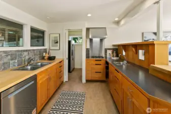 Stainless steel appliances, including a new dishwasher and separate prep sink!