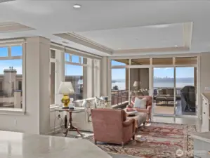 Family room with access to deck and gas BBQ.
