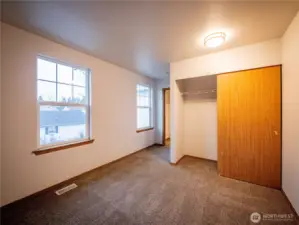 GOOD LIGHTING IN THE BEDROOM TO RIGHT OF STAIRWAY...MAYBE THE OFFICE?