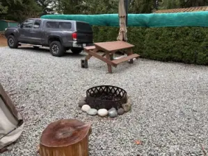 Front firepit and picnic table