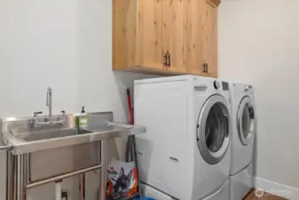 Laundry off of the kitchen and next to Garage