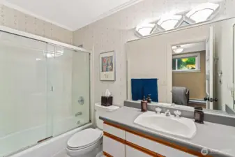 Full Bath with Crown Molding