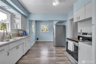 Cute kitchen with dining area