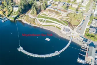 Medenbauer Bay Park (5 mins walk)
