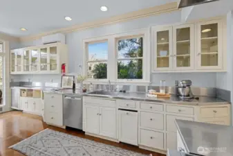 with plenty of cabinets and counter space ...