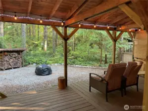 Look how private the back deck is
