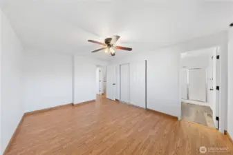 Primary bedroom w/ attached 3/4 bath