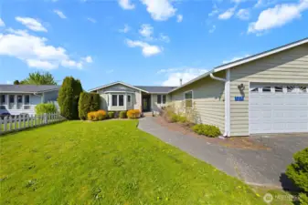 Fully insulated garage, electric car charging unit, Emergency generator included