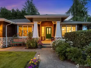 The Retreat in Juanita: welcome to this tucked-away peaceful sanctuary.