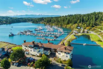 The Port Ludlow community features so many amenities! The Resort at Port Ludlow offers a luxurious hotel and award-winning dining, as well as this picturesque marina.