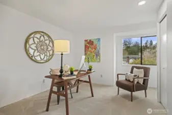 Private office/4th bedroom.