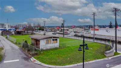 Former home on lot now boarded up - South Side facing North