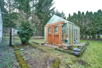 garden shed on side yard.