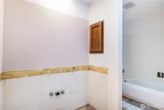 Main level secondary bathroom