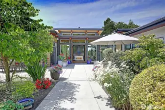 Entry Courtyard. Great for outdoor dining.