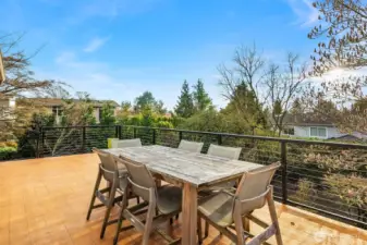 Enjoy beautiful Western sunset views while dining 'al Fresca'.