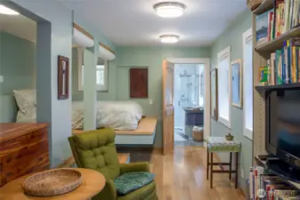 Guest suite below shop