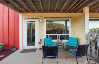 Patio area- furniture stays