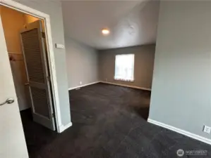 Main bedroom - walk-in closet to the left