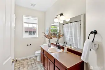 Guest wing full bathroom