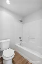 Updated Primary En Suite Bath
