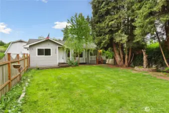 Gorgeous Fenced Front Yard