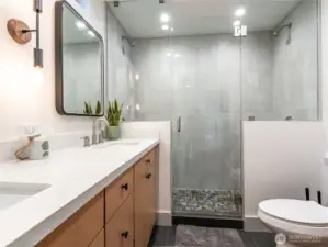 En suite bathroom in primRY bedroom