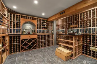 Wine enthusiasts will be delighted by the impressive 1,100 bottle wine cellar & tasting room, perfect to store and savor your collection.