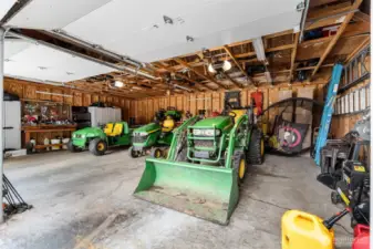 Detached 2nd garage. Bring all your toys!