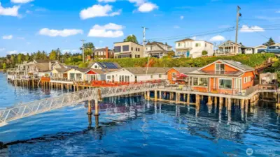 A one-of-a-kind waterfront lifestyle – casual, adventurous, and irreplaceable.
