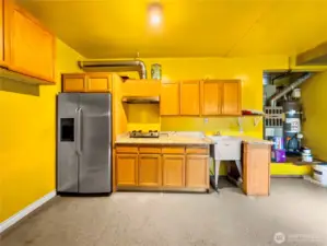 A dedicated spice kitchen in the garage for added flexibility.