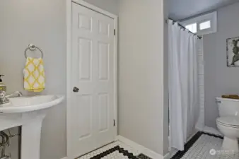 Large Main Floor Bath