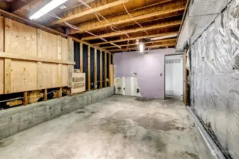 Large room behind garage, would be a great shop or even 4th bedroom.